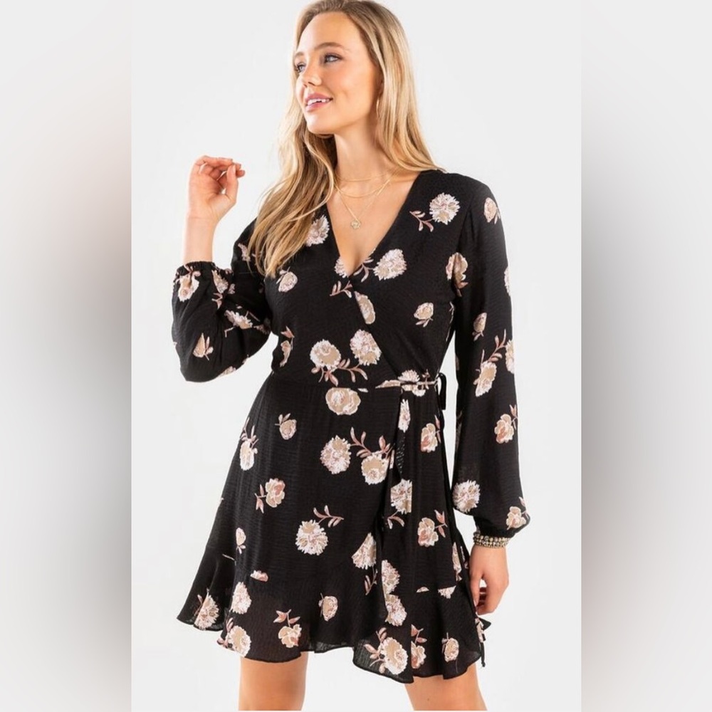 Everly Black Floral Long-Sleeve Wrap Dress NWOT Size M